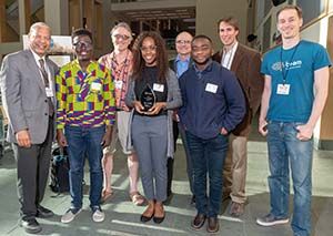 Apomden team members receive Faculty Choice Award