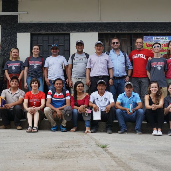Students, cooperative members and farmers gather together for photo.